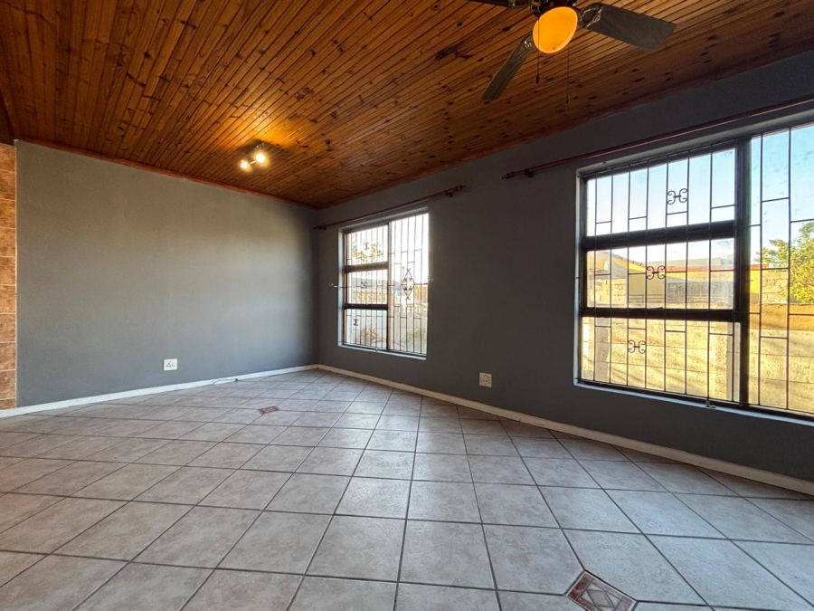 5 Bedroom Property for Sale in Electric City Western Cape